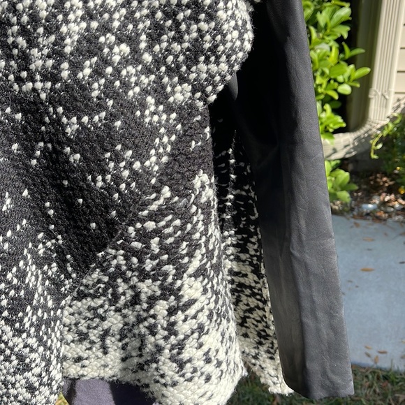 Dolce Vita hooded sweater with faux leather sleeves - Picture 2 of 4